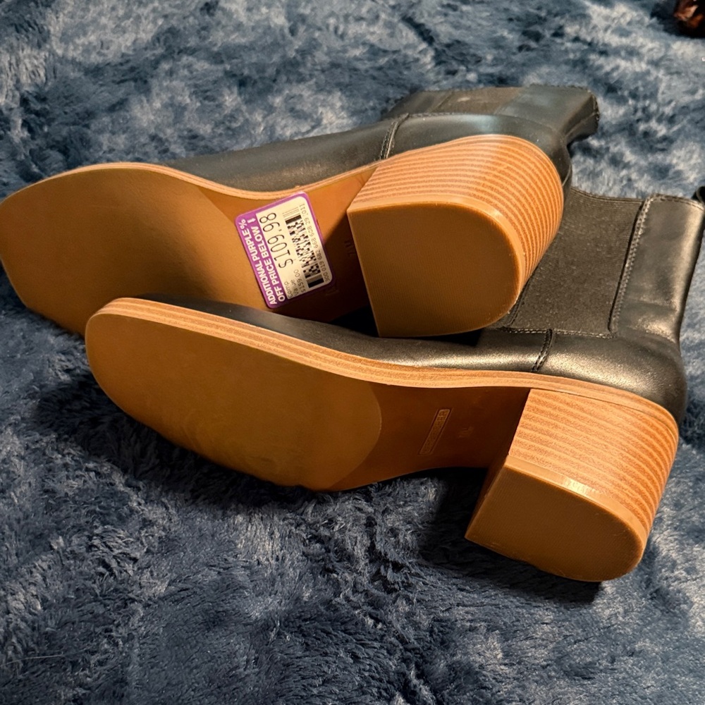 Sleek Black Marc Fisher Ankle Booties - Picture 2 of 5